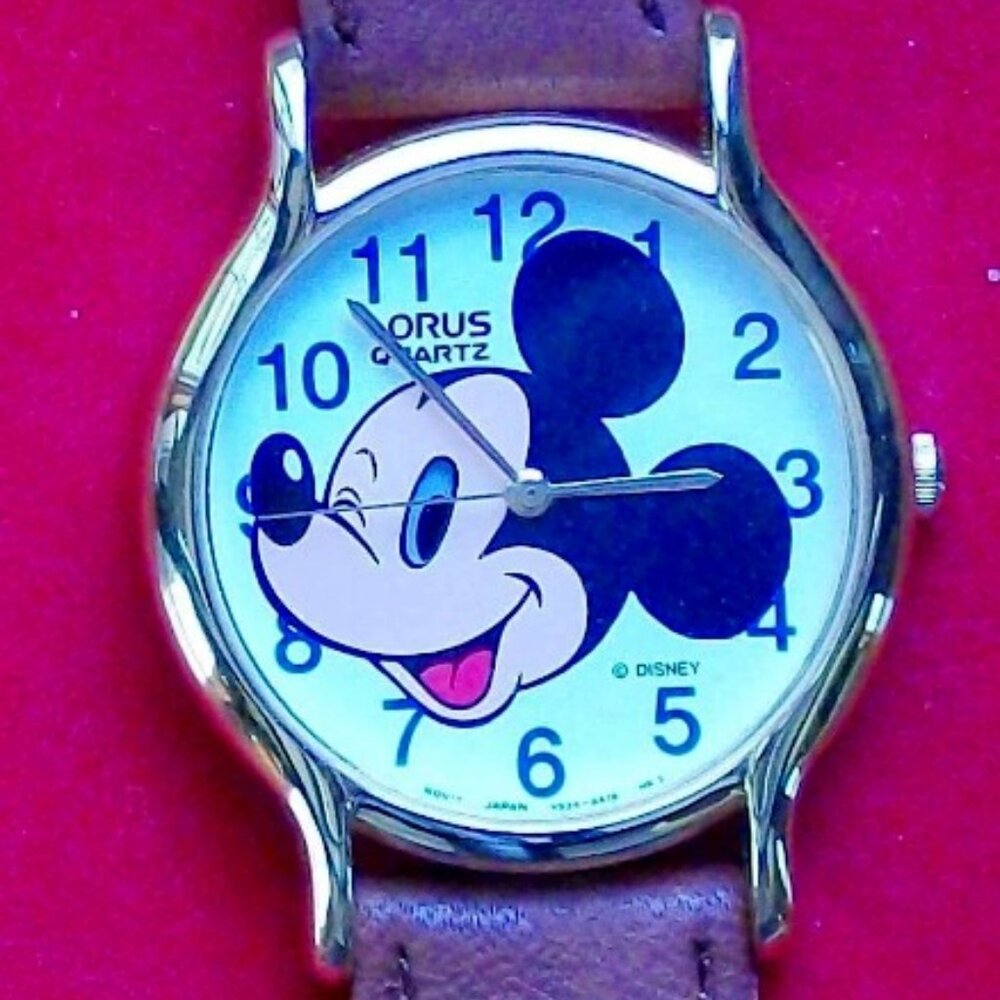 Disney women’s calendar Mickey Mouse watch! New! Retired!